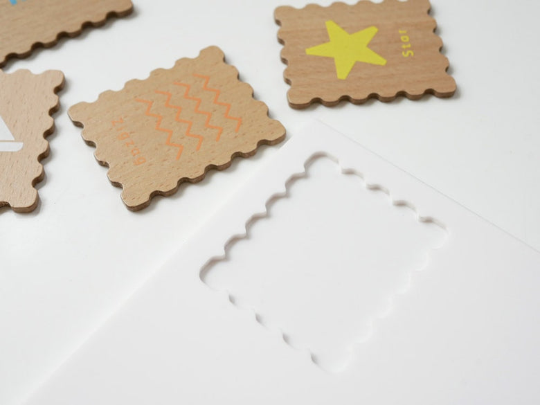 douブランドのABCスタンプセット。MDF製のABC木製カード2枚、アクリルボード、綿製ショルダーバッグが含まれています。