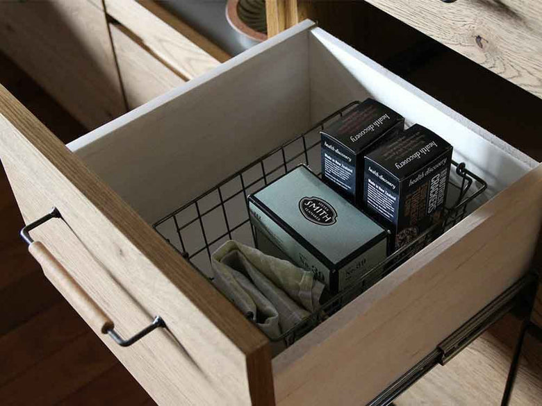 アデペシュ製オーク無垢材引き出し付きキッチンボード