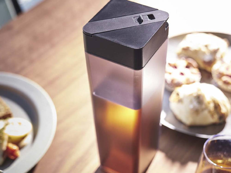 倒して置けるtowerタワーのブラック冷水筒