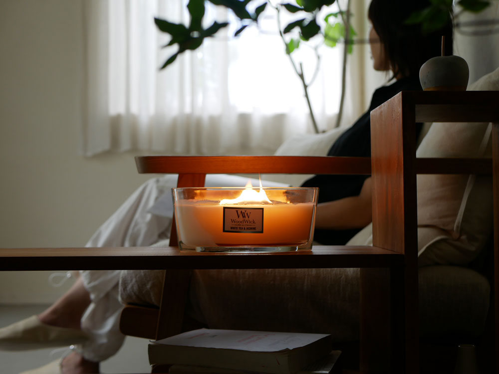 木製芯とガラス容器のカメヤマWoodWickキャンドル