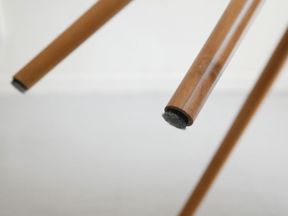 ナチュラルなチーク材のComore Sunスツール