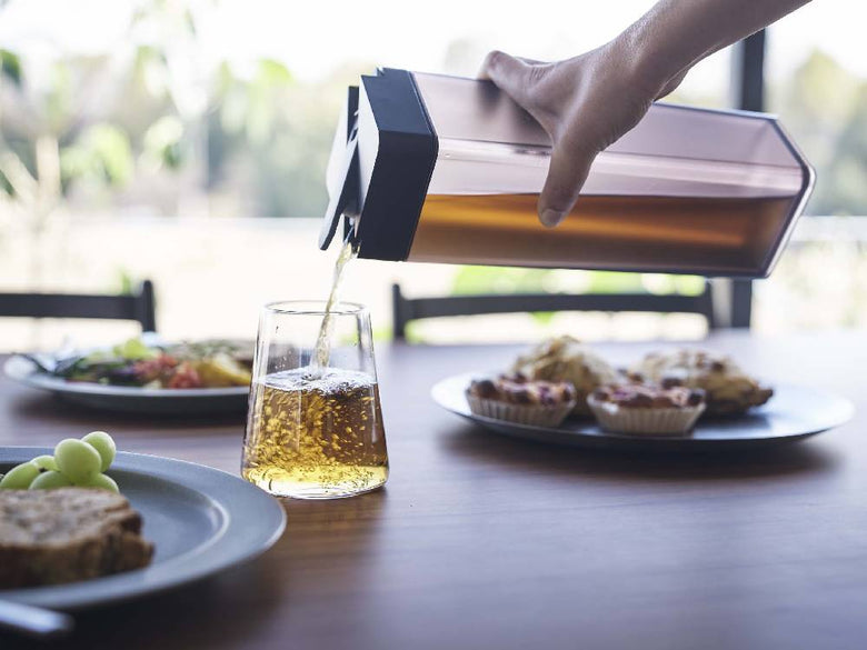 towerタワーの倒して置けるブラック冷水筒