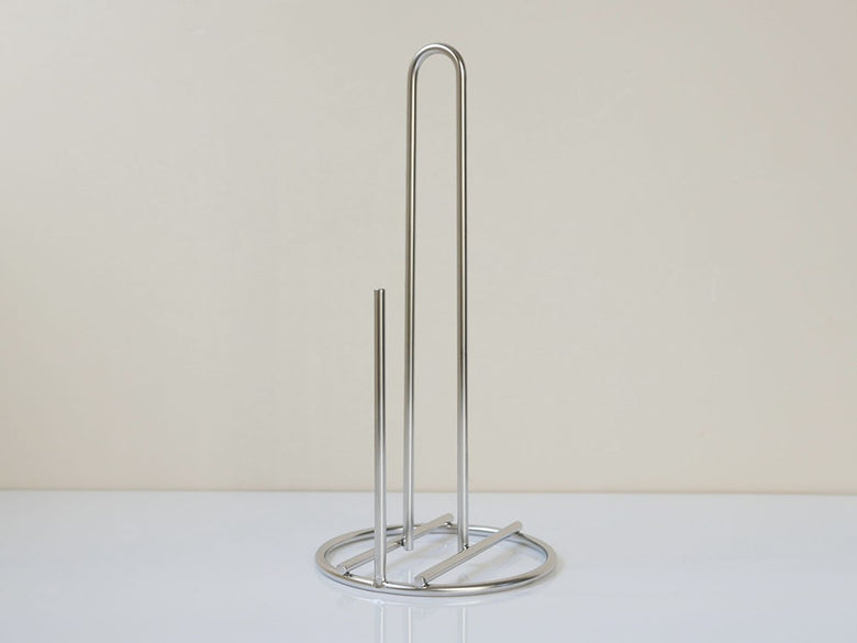 SALUS製18-8ステンレスのシルバーペーパーホルダー。キッチンでペーパータオルを整然と保持しているデザイン