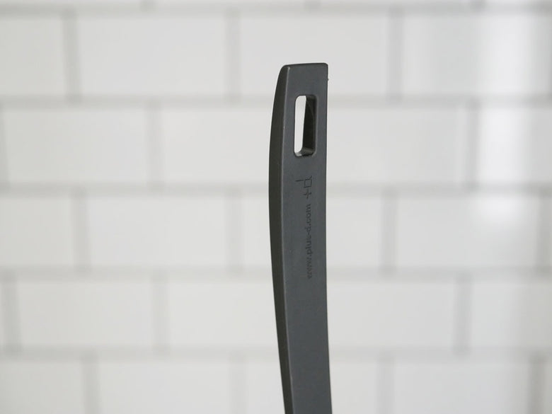 プラスディーの銀色タテオタマキッチン用品