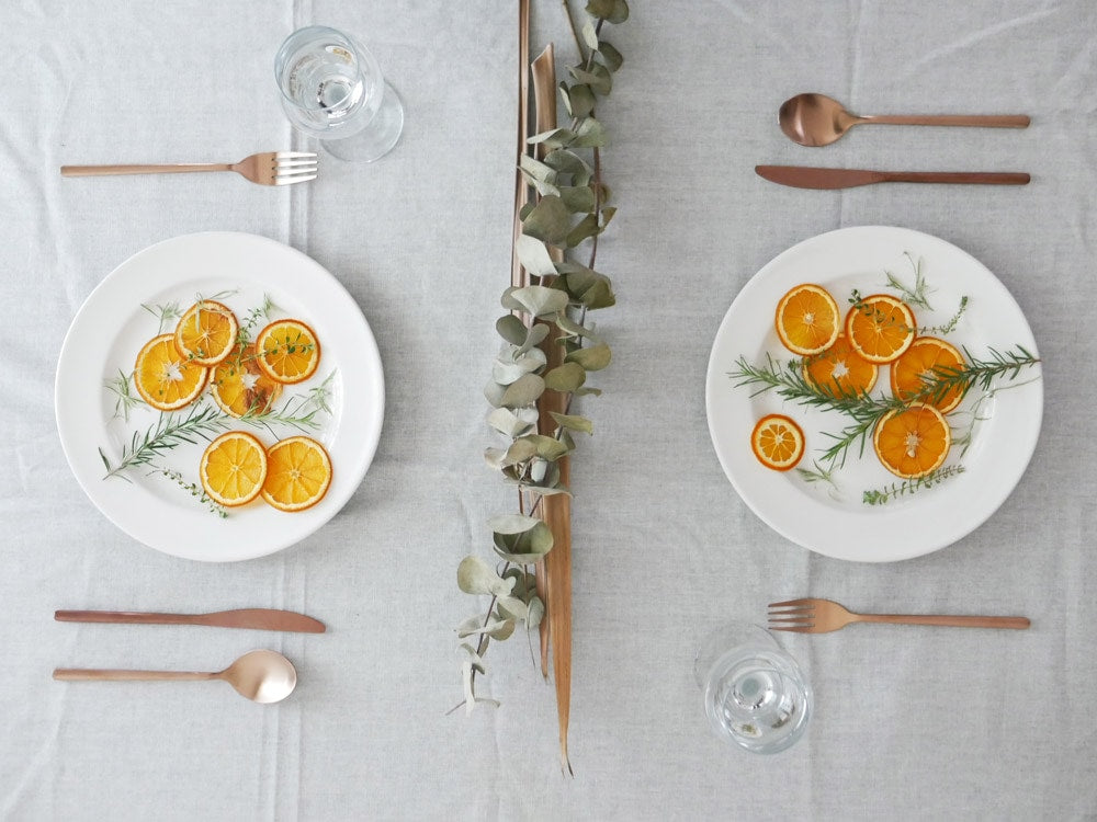 ダルトンの黒いスベルトカトラリーと食器のセット