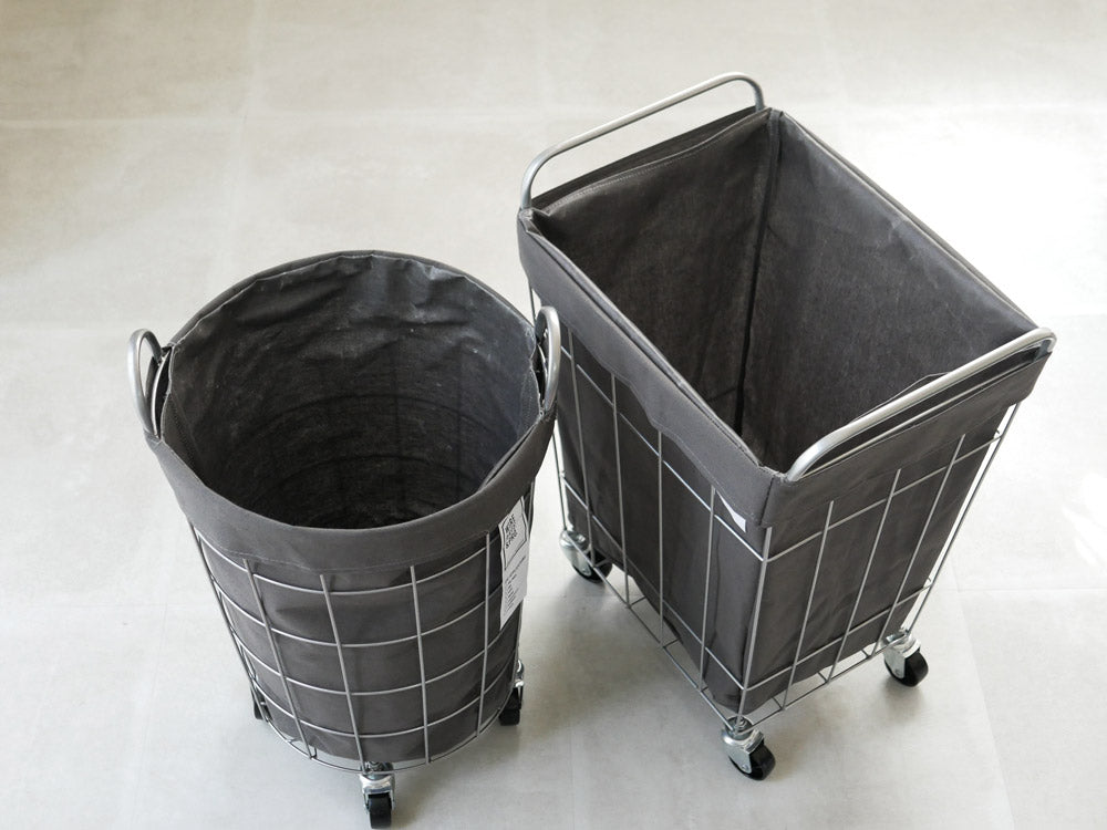 BRIDの銀色メタル製キャスター付きランドリーストレージスクエア45Lバスケット