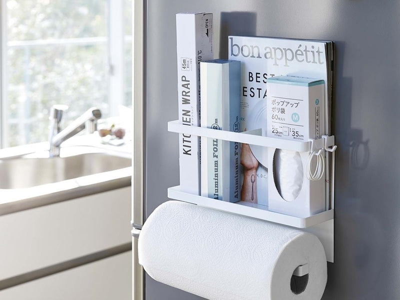 マグネット式キッチンペーパー＆ラップホルダーが棚に置かれている
