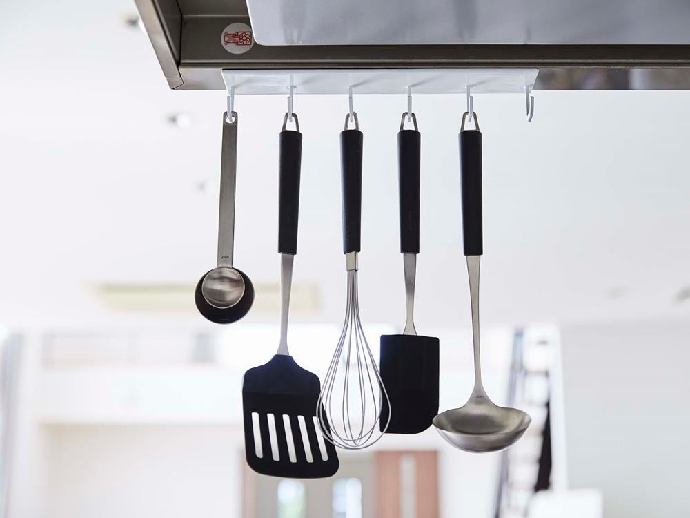 レンジフードに取り付けたマグネットフック