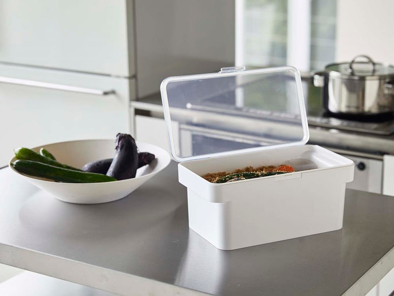 山崎タワーの密閉ぬか漬けケースと水取り器