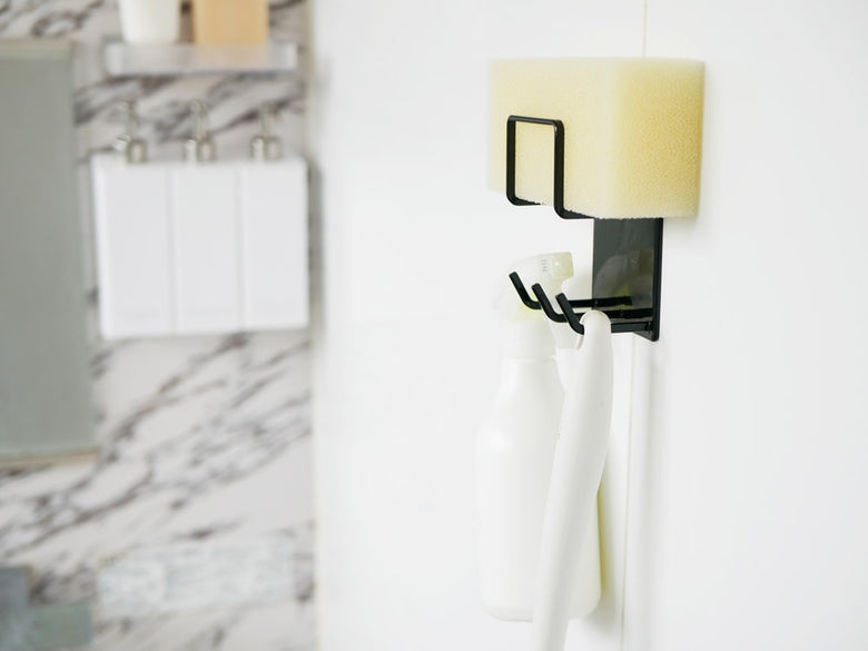 Yamazakiタワー式マグネットバスルームクリーニングホルダー