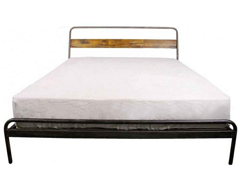 a.depecheのsocphベッドフレーム、スチールと樺無垢材使用