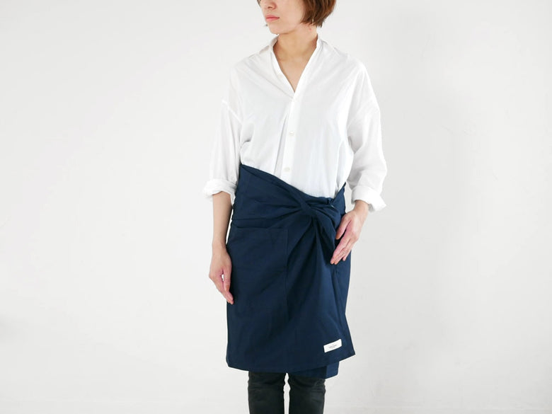 オーガニックコットン製のエプロントゥーラップ