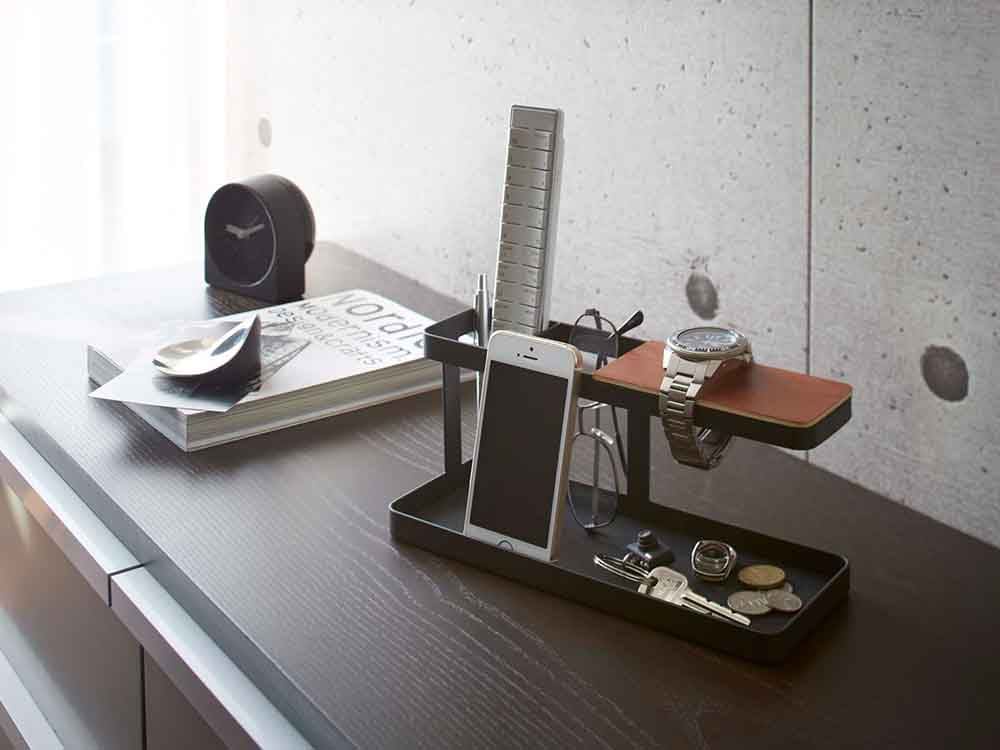 YAMAZAKI/towerのデスクバー、スチールと天然木を使用した銀色のオフィスデスク用アクセサリー