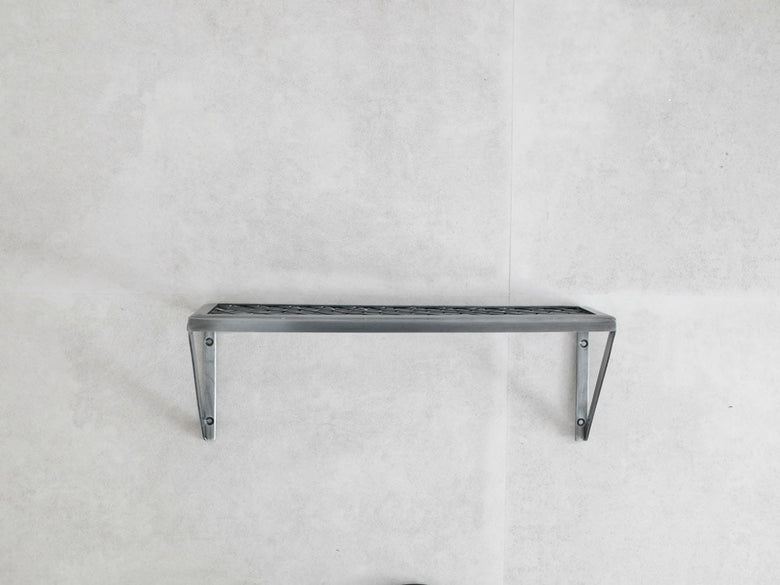 ポッシュリビングのグレーメッシュラック