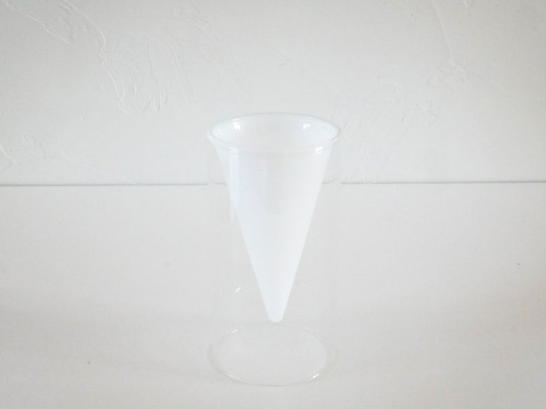 POSH LIVING フロートベース。透明なガラス製で円錐形のデザイン、直径8cm、高さ15cm。