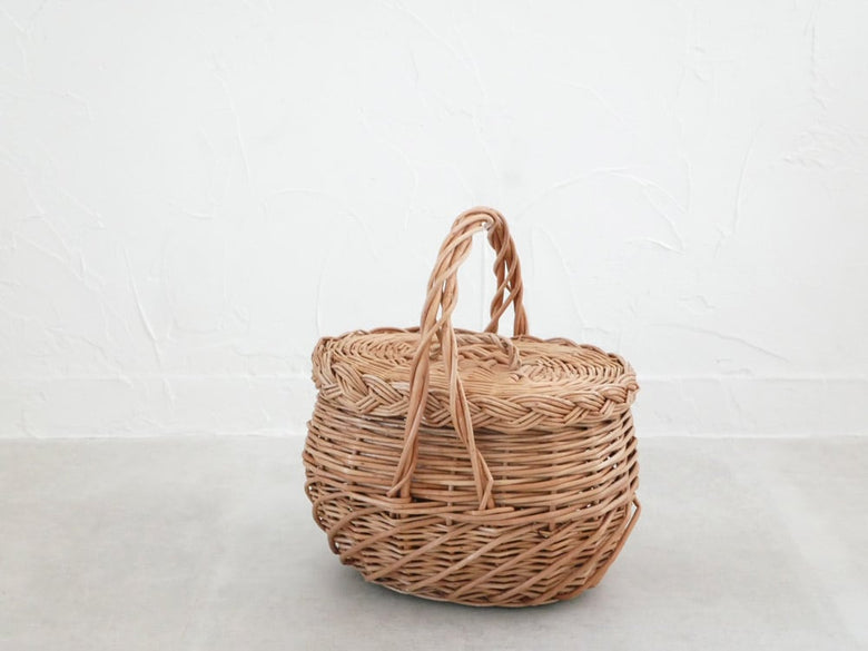 POSH LIVINGの柳製ウィッカーバスケット。手提げ可能な自然素材の収納用バスケット。