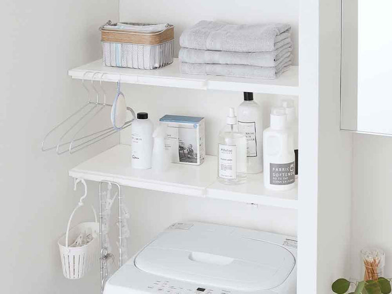 浴室に設置されたYAMAZAKIタワー伸縮つっぱり棚