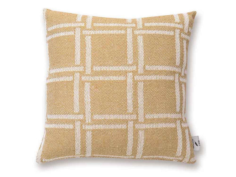 茶色のウィッカ織りクッションカバー