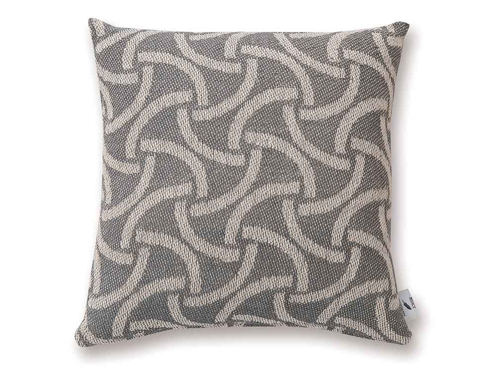 ポッシュリビングのグレーとシルバーのデザインクッションカバー
