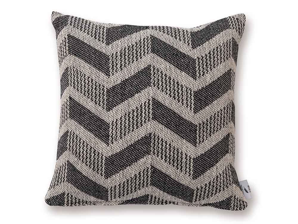 POSH LIVINGのグレー三角クッションカバー