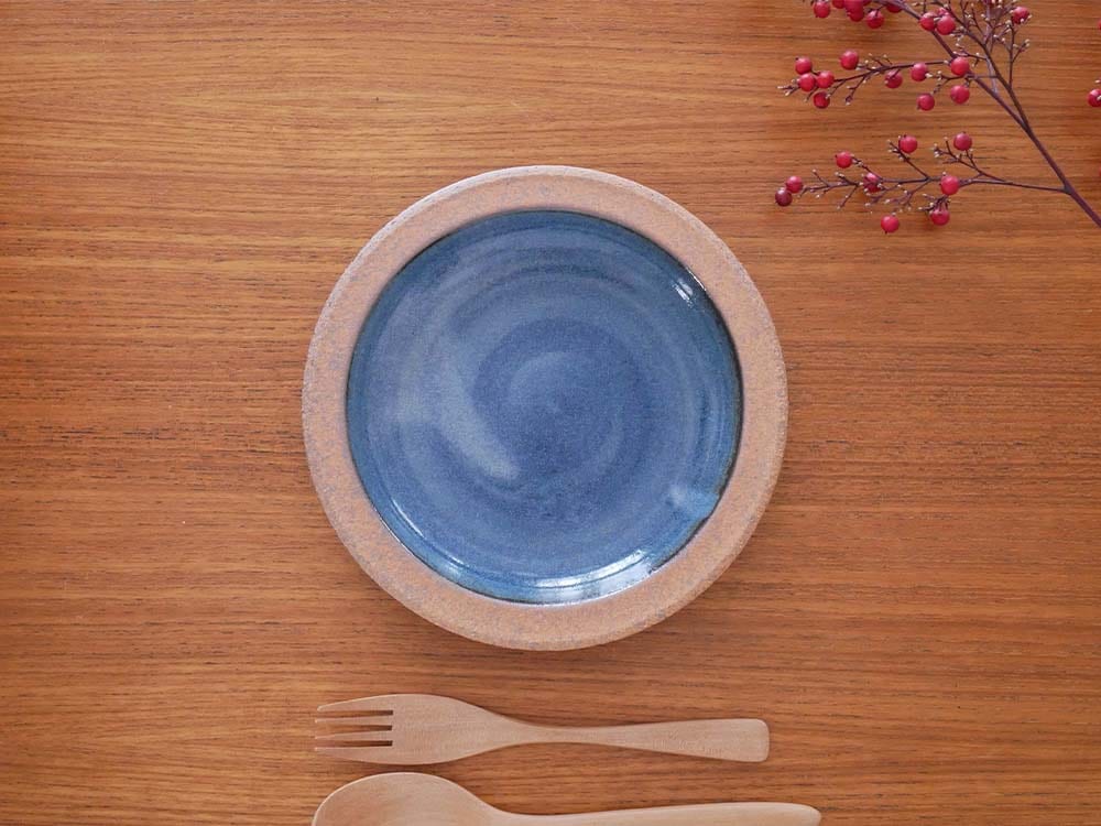 青色のアデペシュ製陶器プレート