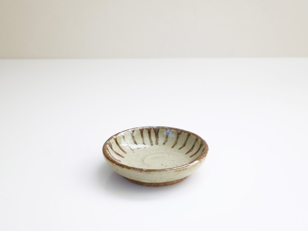 アデペシュのOTOHA豆皿、白い陶器の小さなボウル