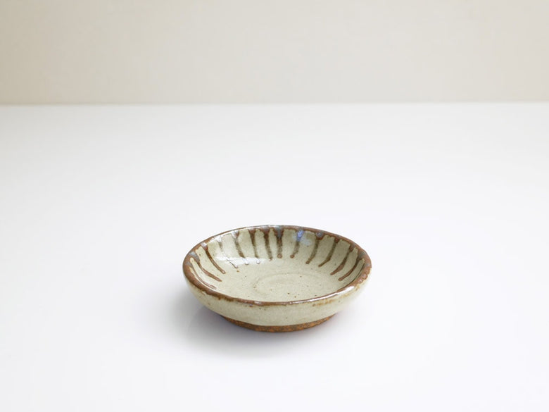 アデペシュのOTOHA豆皿、白い陶器の小さなボウル
