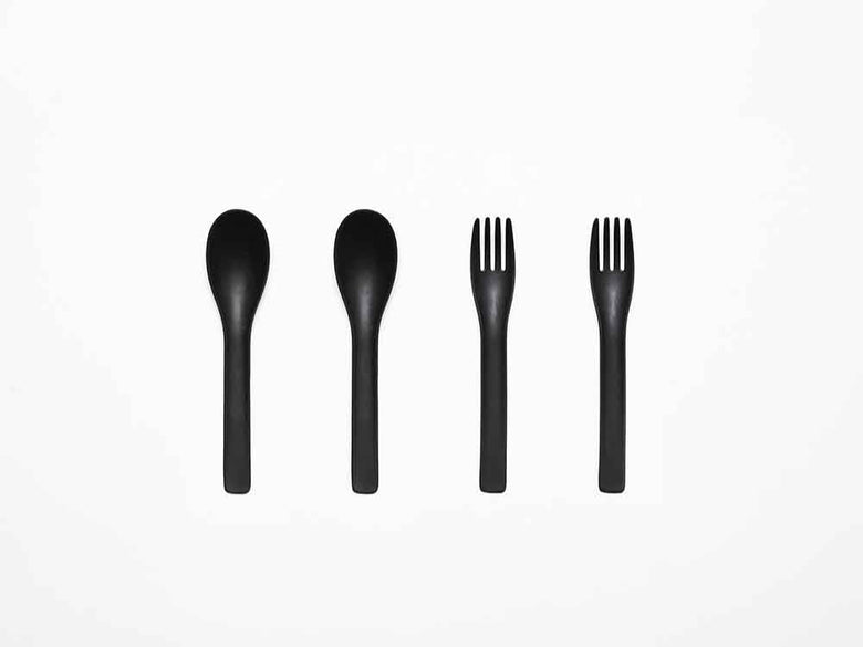 ピンクのバンブーファイバー製スプーンとフォークのセット