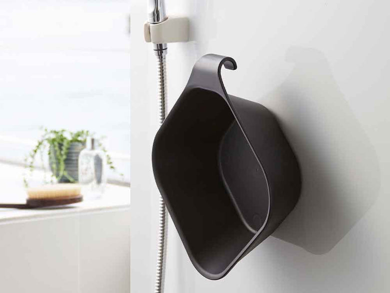 YAMAZAKI/towerの銀色マグネット引掛け湯おけ