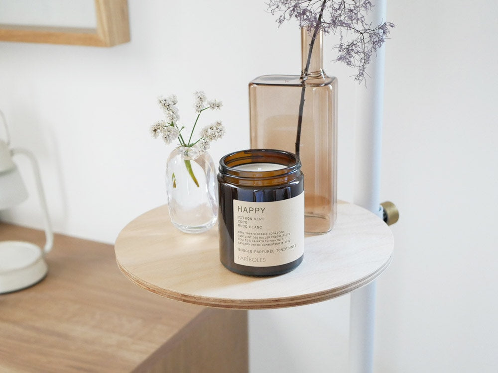 FARIBOLESアロマキャンドルと花のディスプレイ