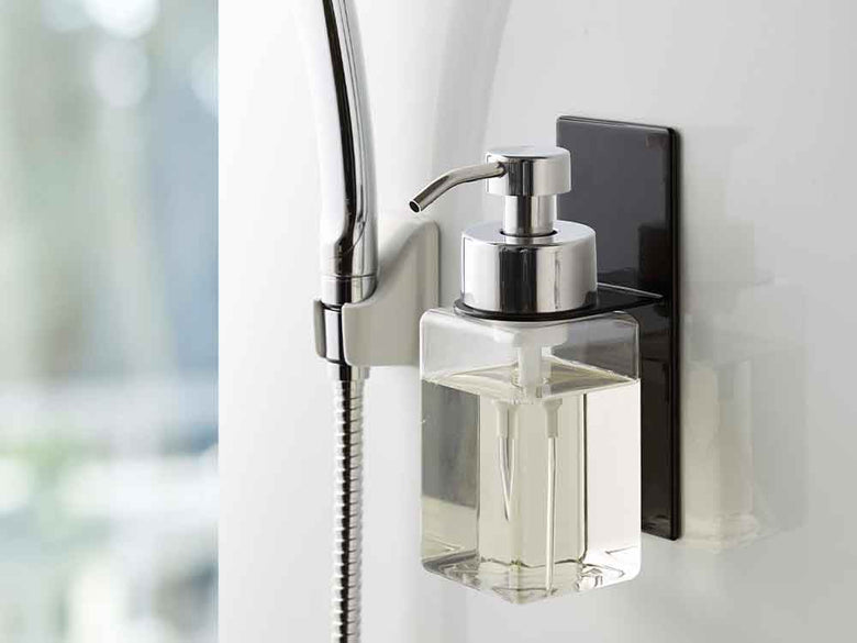 タワーマグネットディスペンサーにソープボトル装着