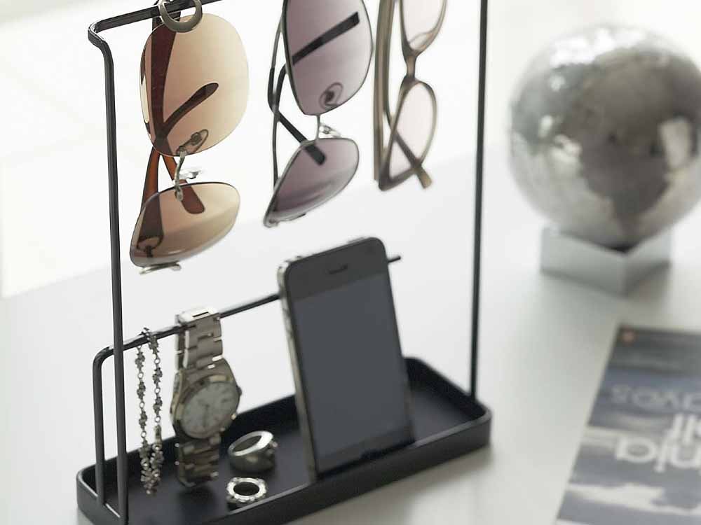 YAMAZAKIタワーのサングラスとアクセサリースタンド