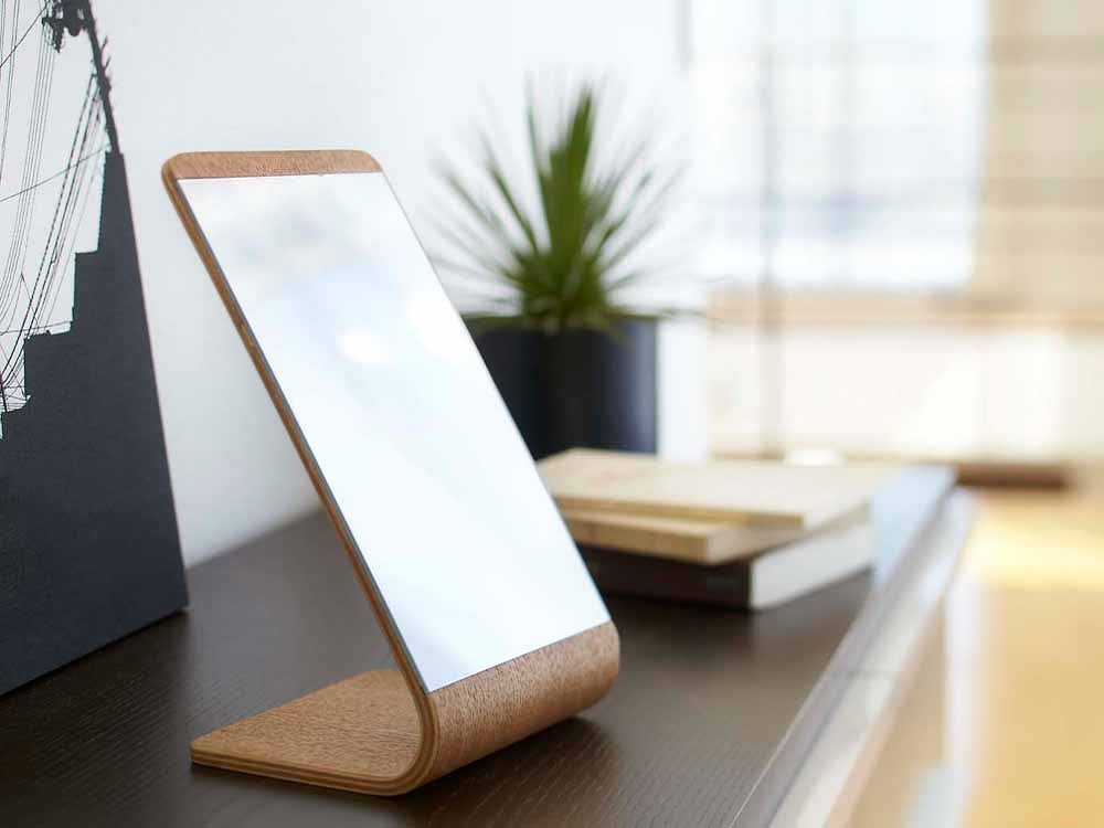 YAMAZAKI/RINの木製スタンドミラー、ガラス使用