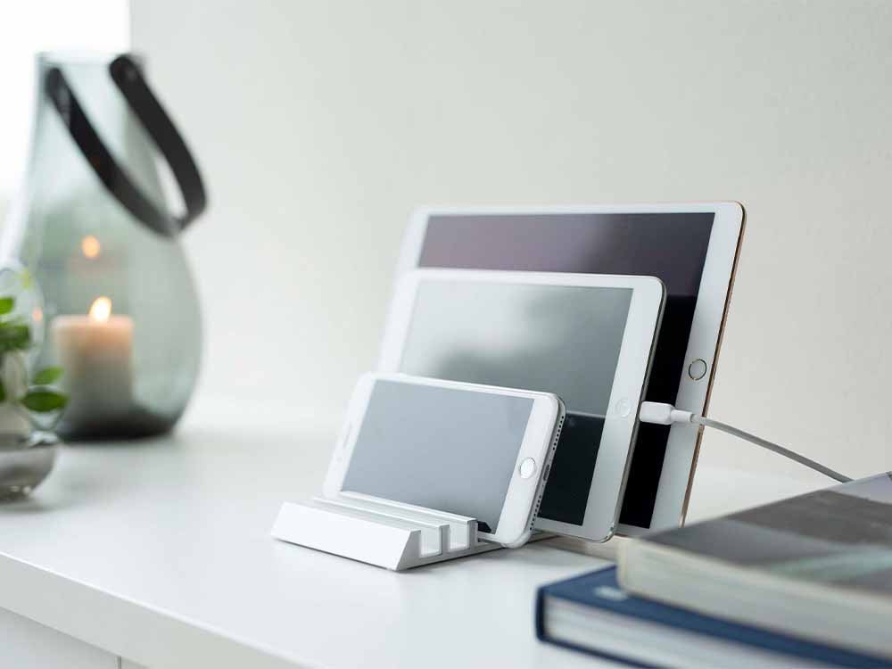 YAMAZAKIタワーの銀色タブレットスタンド