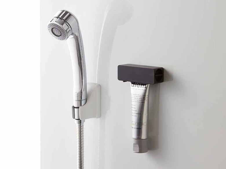 マグネット式歯磨き粉チューブホルダー