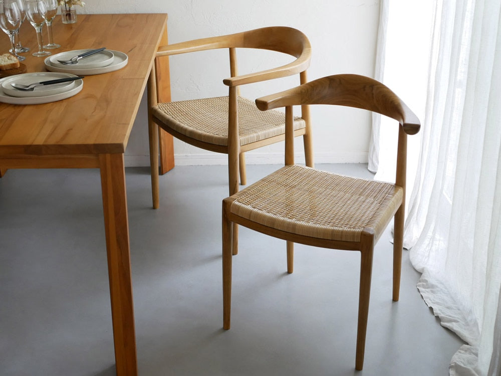 サンフラワーラタンの木製アウトドアチェアとダイニングクッション