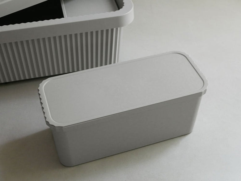 プラスチック製の蓋付きインナーボックス