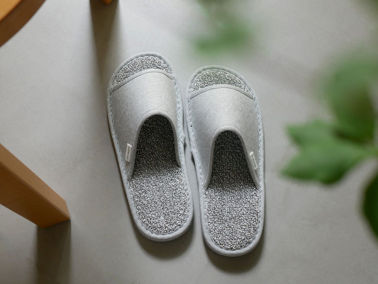 シルバー色のささ和紙スリッパ