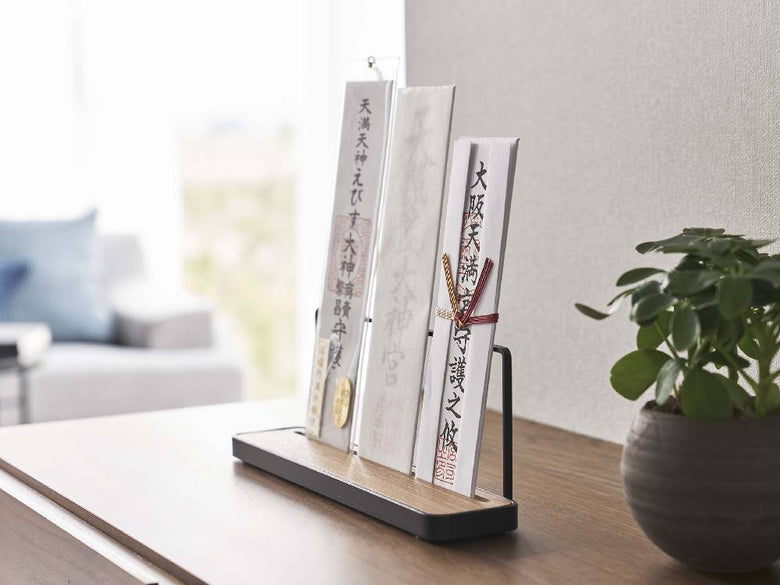 タワー製の木とスチールで作られた神札スタンド