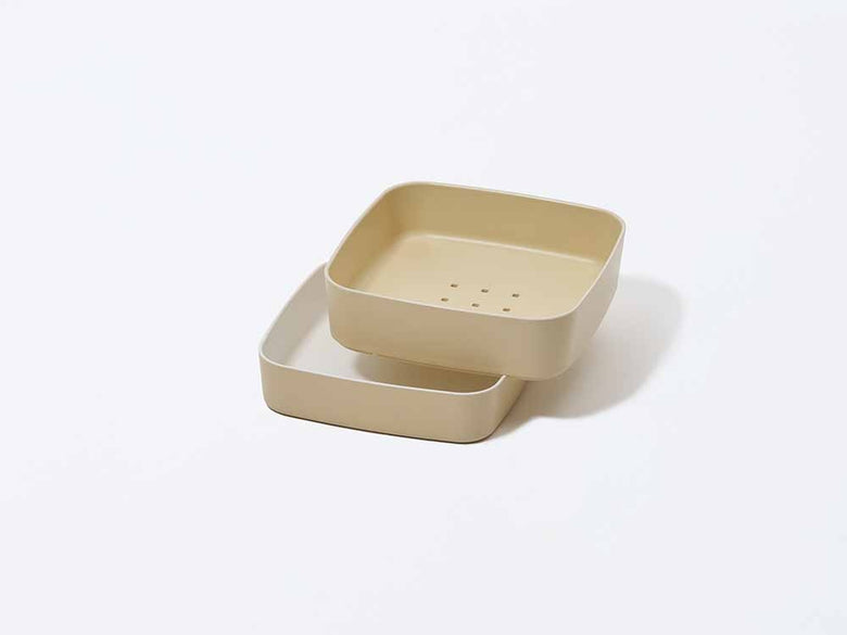 tak./タック フルーツナッツ ライトイエローの容器と蓋