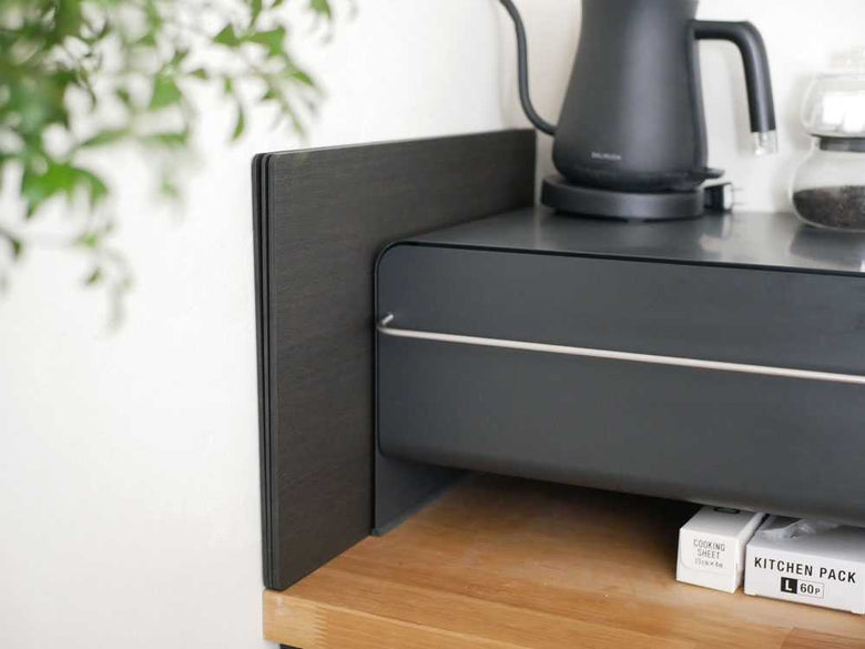 グレー調の木製バスクランチョンマット