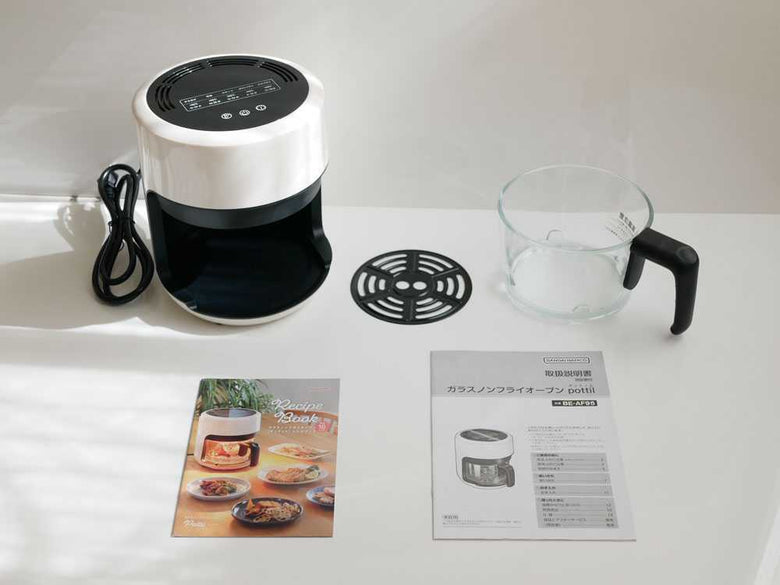 ガラスノンフライオーブンpottil本体と付属品の写真
