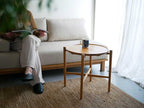 チーク材の折りたためるサイドテーブル