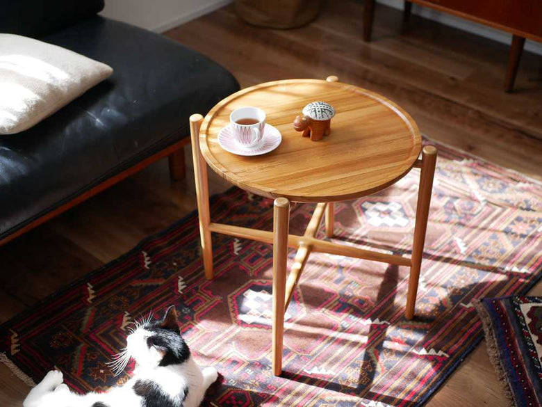 チーク材の折りたたみサイドテーブル