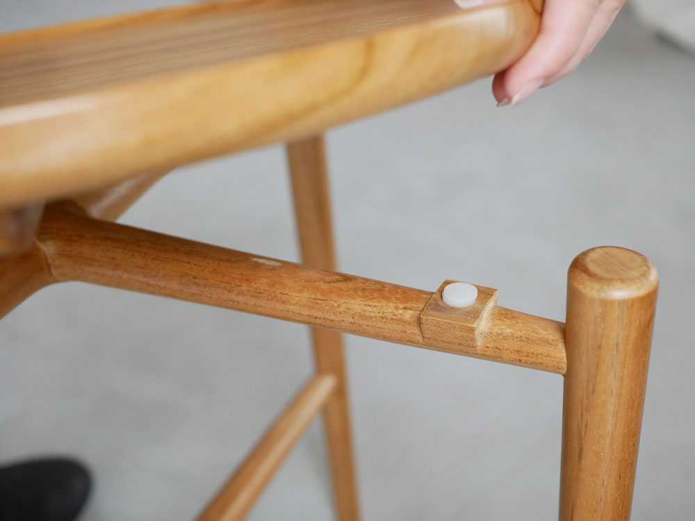 チーク材の折りたたみサイドテーブル