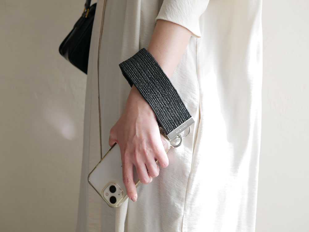 【CHIGNON/シニヨン】スマホハンドストラップ