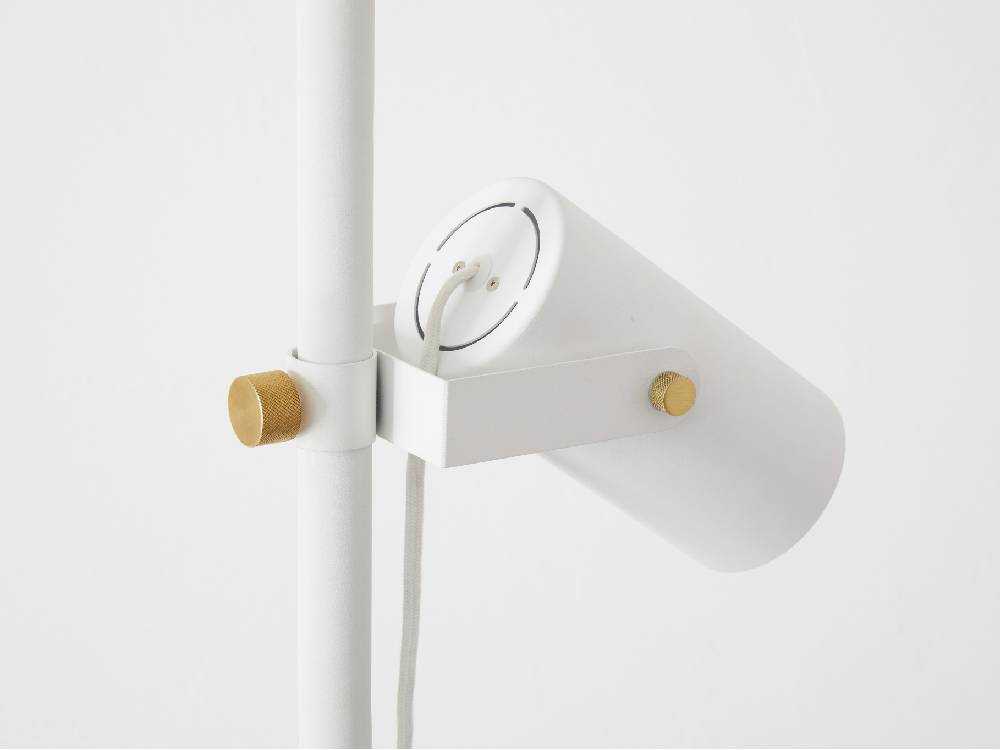 ホワイトとブラックのスポットフロアライトセット