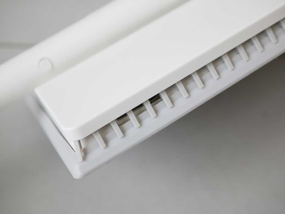 marnaマーナのタッチレスワイパー本体