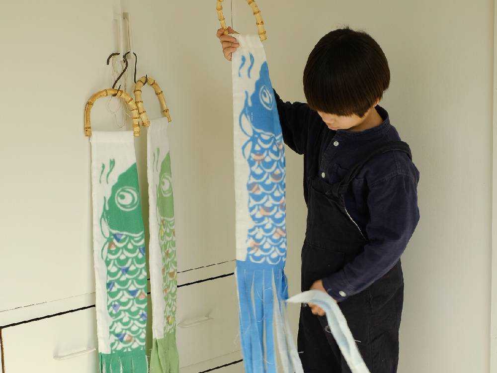 青、ピンク、淡緑の室内用こいのぼり3色セット