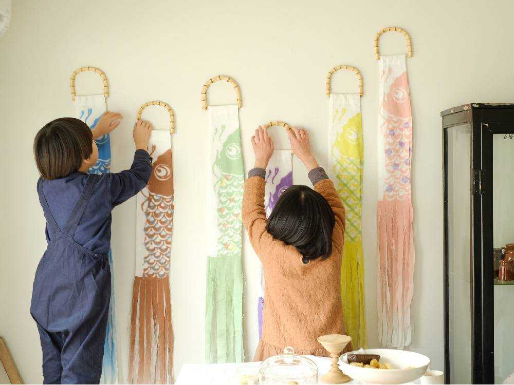 Le vent KOINOBORIの青、ピンク、淡緑の3色鯉のぼりセット